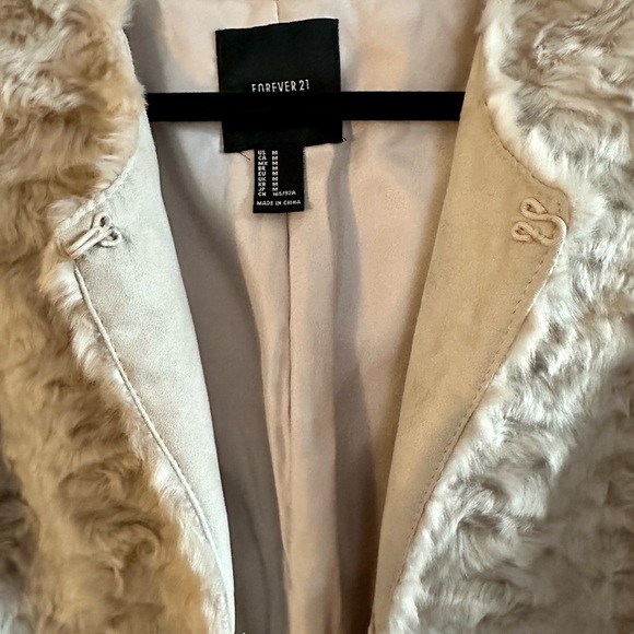 Forever 21 Faux Fut Vest - Picture 3 of 4